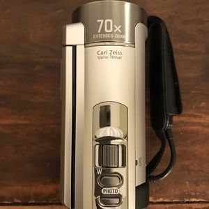 Sony Handycam 16gb, built in USB, 70x ext zoom.